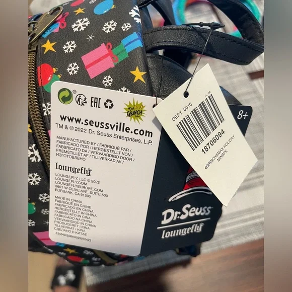 Loungefly The Grinch backpack new - Picture 2 of 2